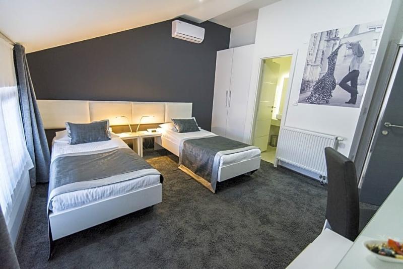 Hotel Cool Zagreb Airport Velika Gorica Ngoại thất bức ảnh